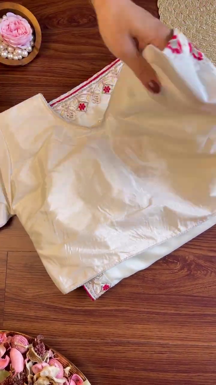 Pristine White Patola Fusion Heritage Set - Image 5