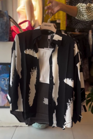 BLACK & WHITE ABSTRACT BRUSHSTROKE SHIRT