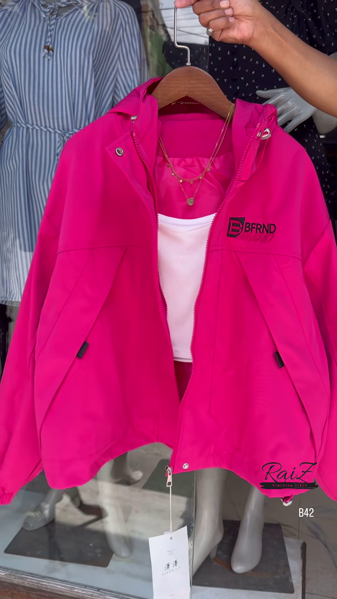 π₯ Trendy Hooded Windbreaker β Street Style Must-Have! π₯