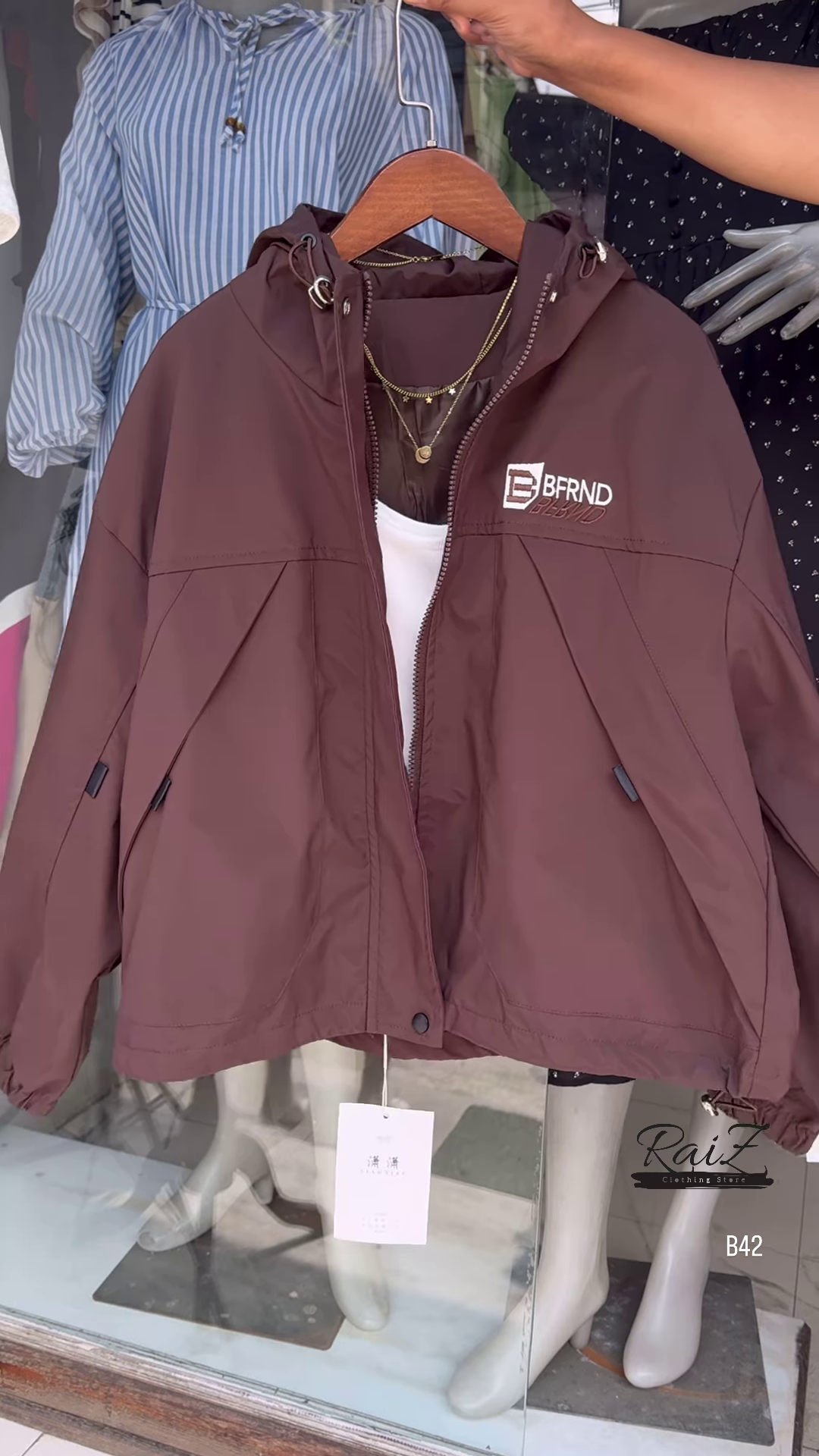 π₯ Trendy Hooded Windbreaker β Street Style Must-Have! π₯ - Image 2