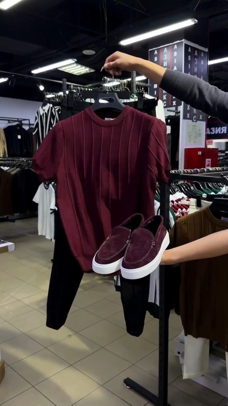 Minimalist Ribbed Knit T-Shirt and Suede Slip-On Set β Available in White, Emerald Green, Earthy Brown & Deep Burgundy - Image 4