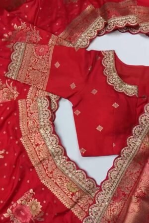 Exquisite Banarasi Scalloped Edge Saree & Blouse Set – Available in Cream, Black, Blue & Red