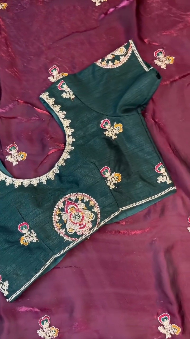 Regal Maroon & Bottle Green Embroidered Saree Set โ Available in Maroon & Bottle Green - Image 4