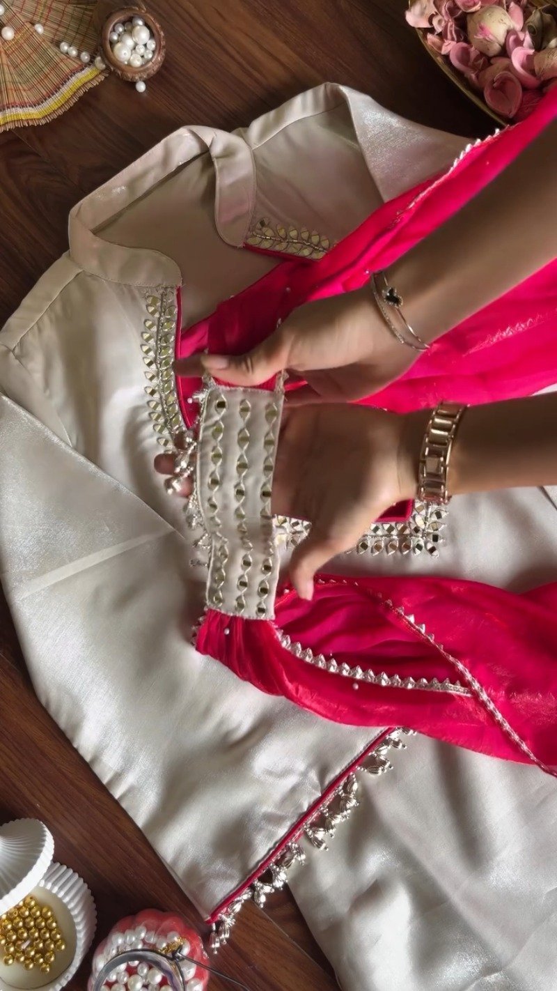 Ivory & Fuchsia Hand-Embellished Designer Kurta Set โ Available in Ivory & Fuchsia - Image 4